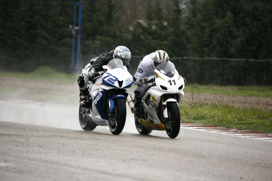 Piloţii BGS Motorsport au făcut show pe circuitul de la Serres