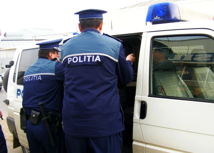 Scandalagiii le-au pus probleme poliţiştilor 