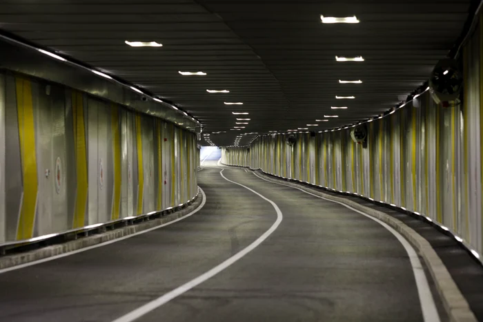 Lucrări de întreținere în Pasajul Unirii - foto Inquam Photos George Călin