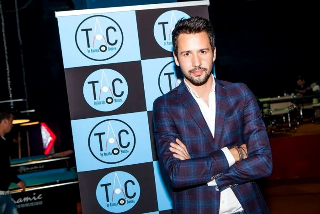 
    Alex a primit lecţii de la Stephen Leecaptură Prima TV  