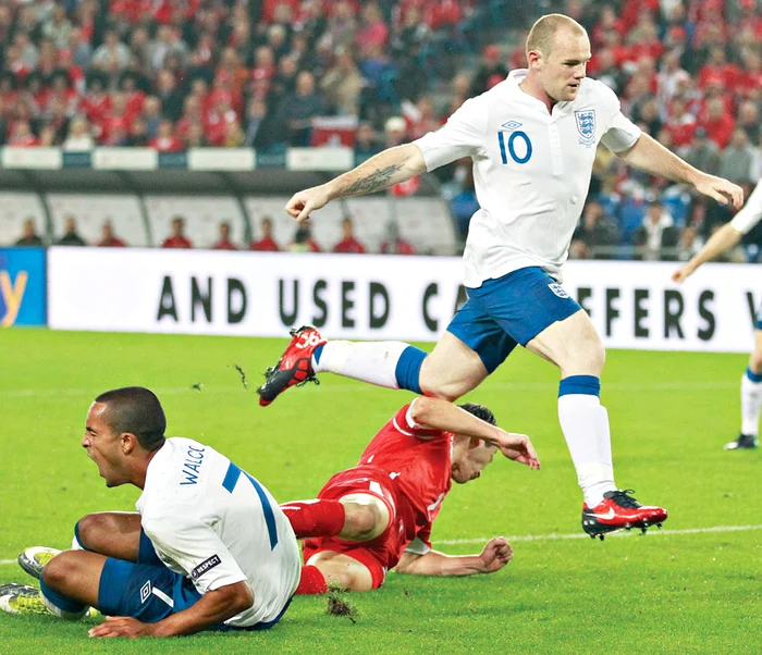 
    Rooney a făcut deplasarea cu naţionala Angliei la  Euro, deşi a fost suspendat  pentru primele două partide (fotografii: reuters)  