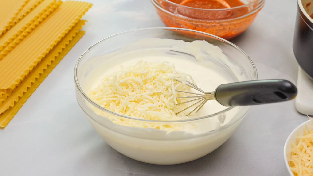 Lasagna   pasul 3  Sursa foto shutterstock 1898089357 jpg
