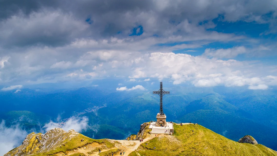 Crucea de pe Caraiman Foto Shutterstock 4 jpg