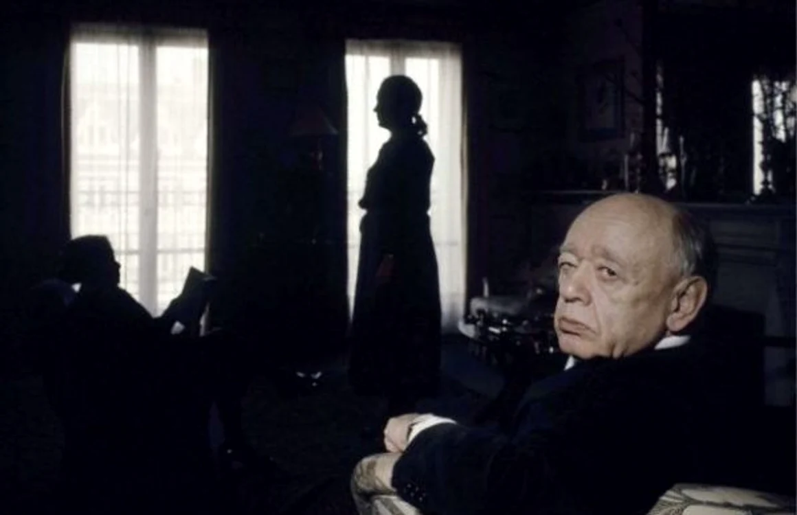 Eugène Ionesco, în apartamentul său de lângă Montparnasse