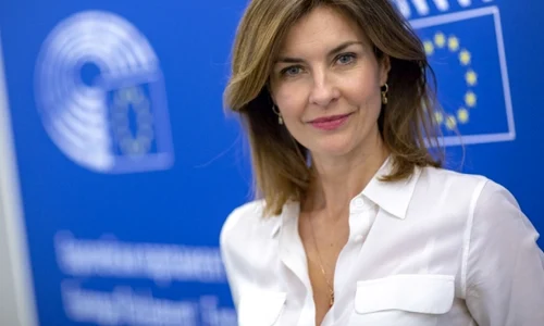 Alessandra Moretti png