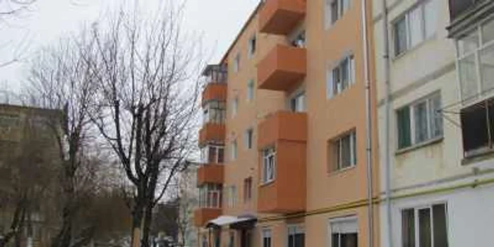 Acesta este primul bloc din Zalău care a beneficiat de facilitate