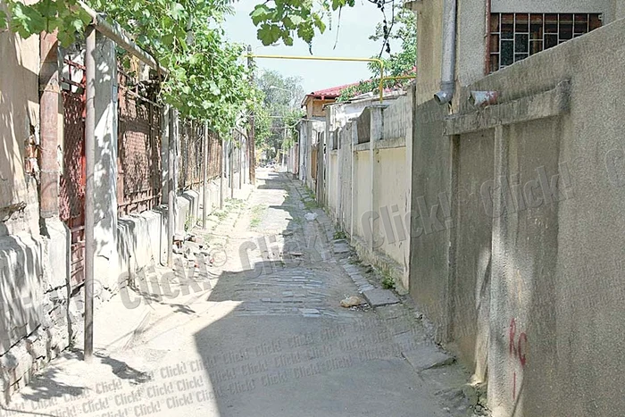 Locul 1: Intrarea Nicoreşti din sectorul 1 are doar 1,60 metri lăţime (Fotografi: Florin Şuler)