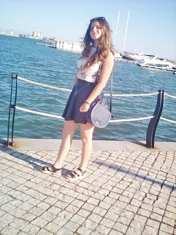 Alexandra Măceşanu (15 ani), copila care n-o să mai vadă marea niciodată