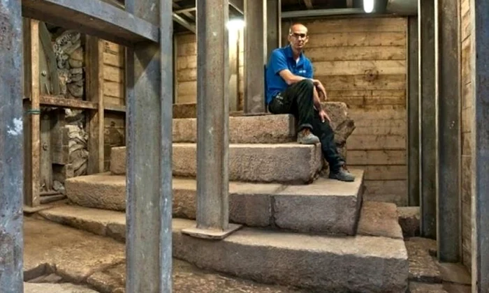 Podium misterios din piatră, vechi de 2 000 de ani, găsit în Ierusalim jpeg