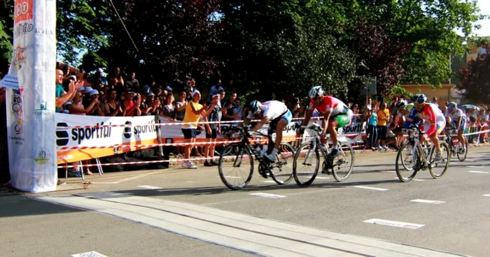 Ioannis Tamuridis a câștigat la sprint ultima etapă din Turul României * Foto: Marian Burlacu