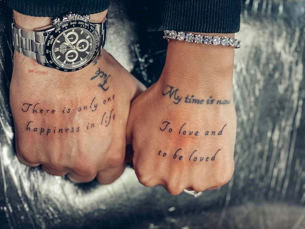 Le-au arătat  fanilor tatuajele