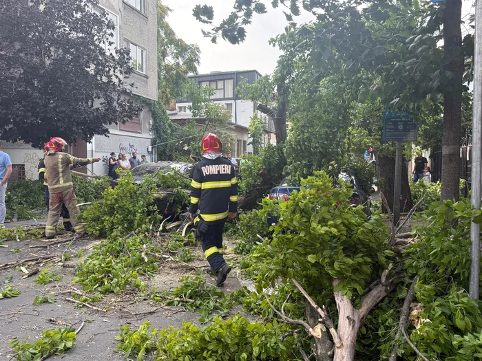 Zeci de mii de apeluri la 112 în primul weekend cu peste 40°C. Bucureștiul a fost campion la urgențe