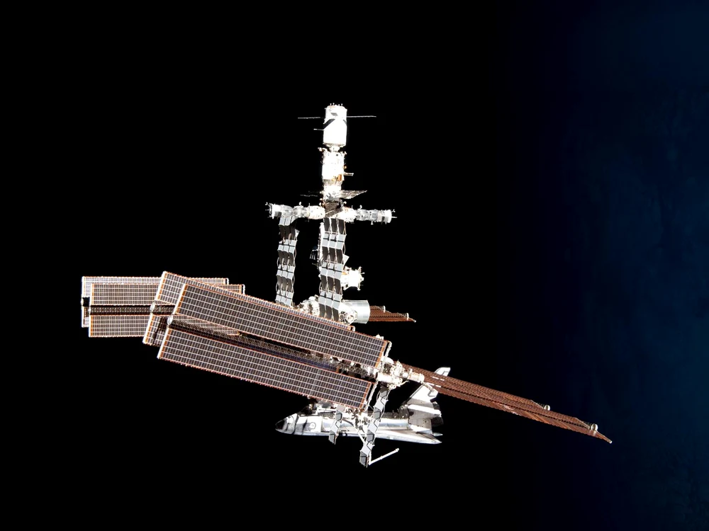 Naveta Endeavour, conectată la ISS / Imagini realizate de astronautul italian Paolo Nespolin - sursa: nasa.gov