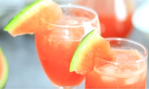 Limonada cu pepene roşu este sănătoasă pentru copii jpeg