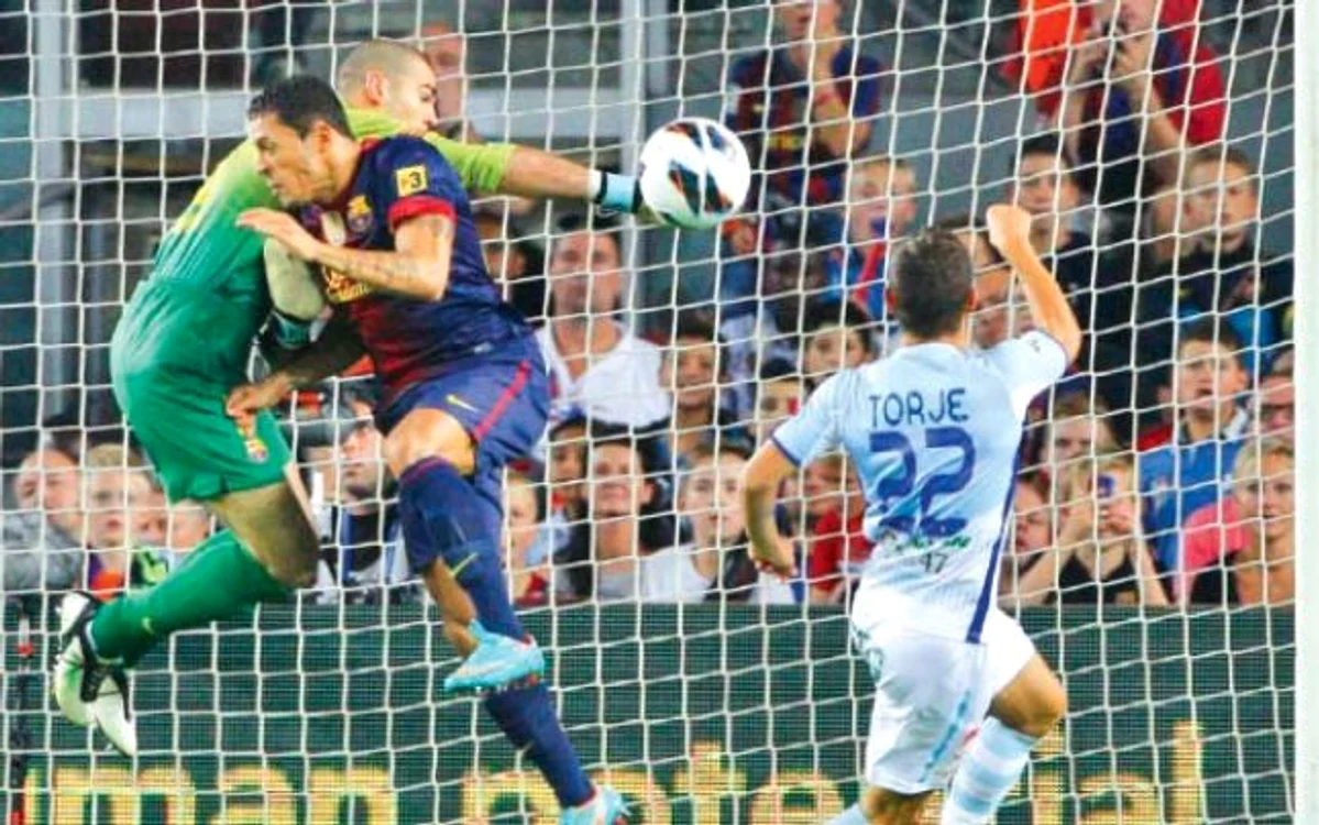 Torje (cu spatele) va încerca să răpună apărarea Barcelonei în Primera Division