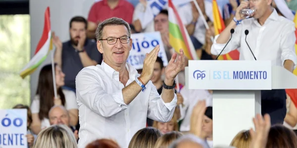 Alberto Núñez Feijóo in mijlocul sustinatorilor sai FOTO EPA EFE jpg