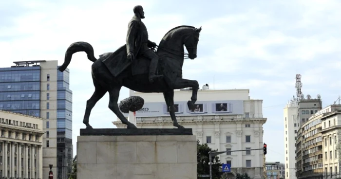 Statuia regelui Carol I din Piata Revoluţiei. FOTO Mediafax