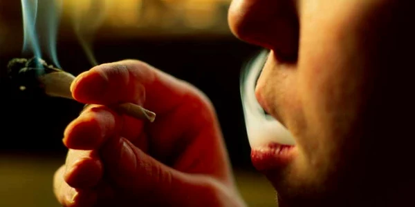fumeaza marijuana