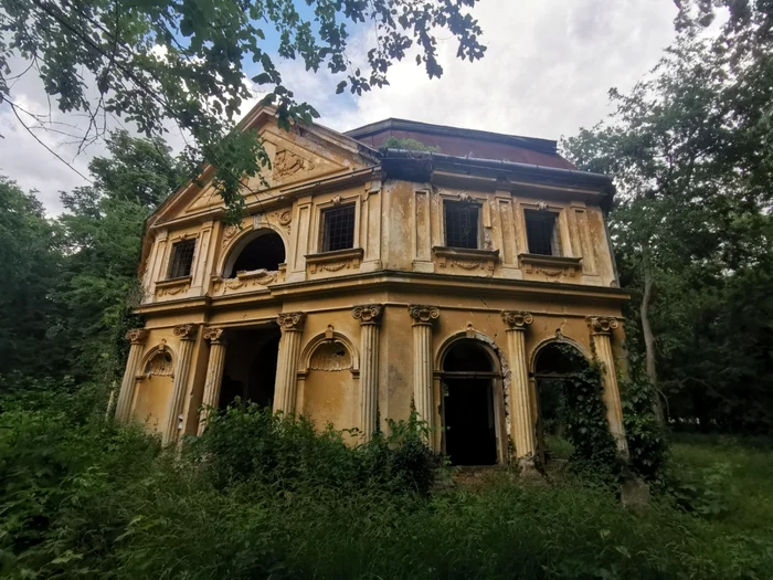 Castelul de la Banloc aşteaptă vremuri mai bune FOTO Ş.Both