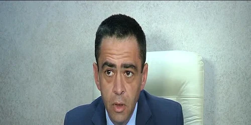 5af2e122df52022f75c3ebfe jpg