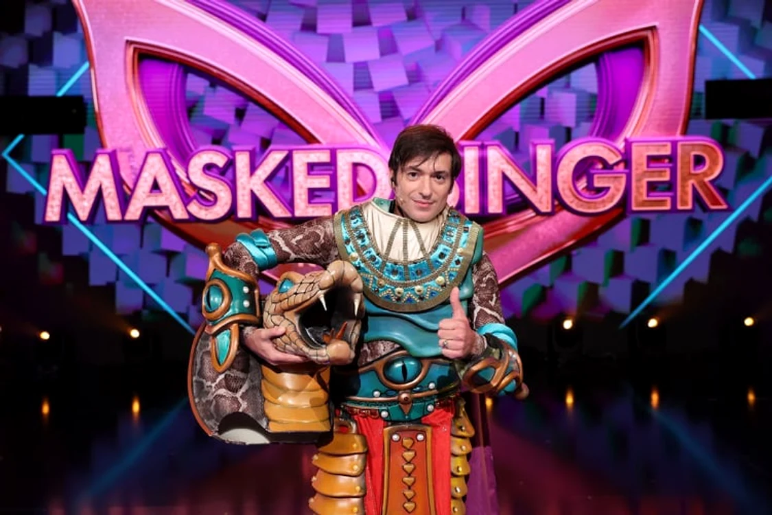 
    Radu Vâlcan, în rolul Șarpelui, la Masked Singerfoto: Pro TV  
