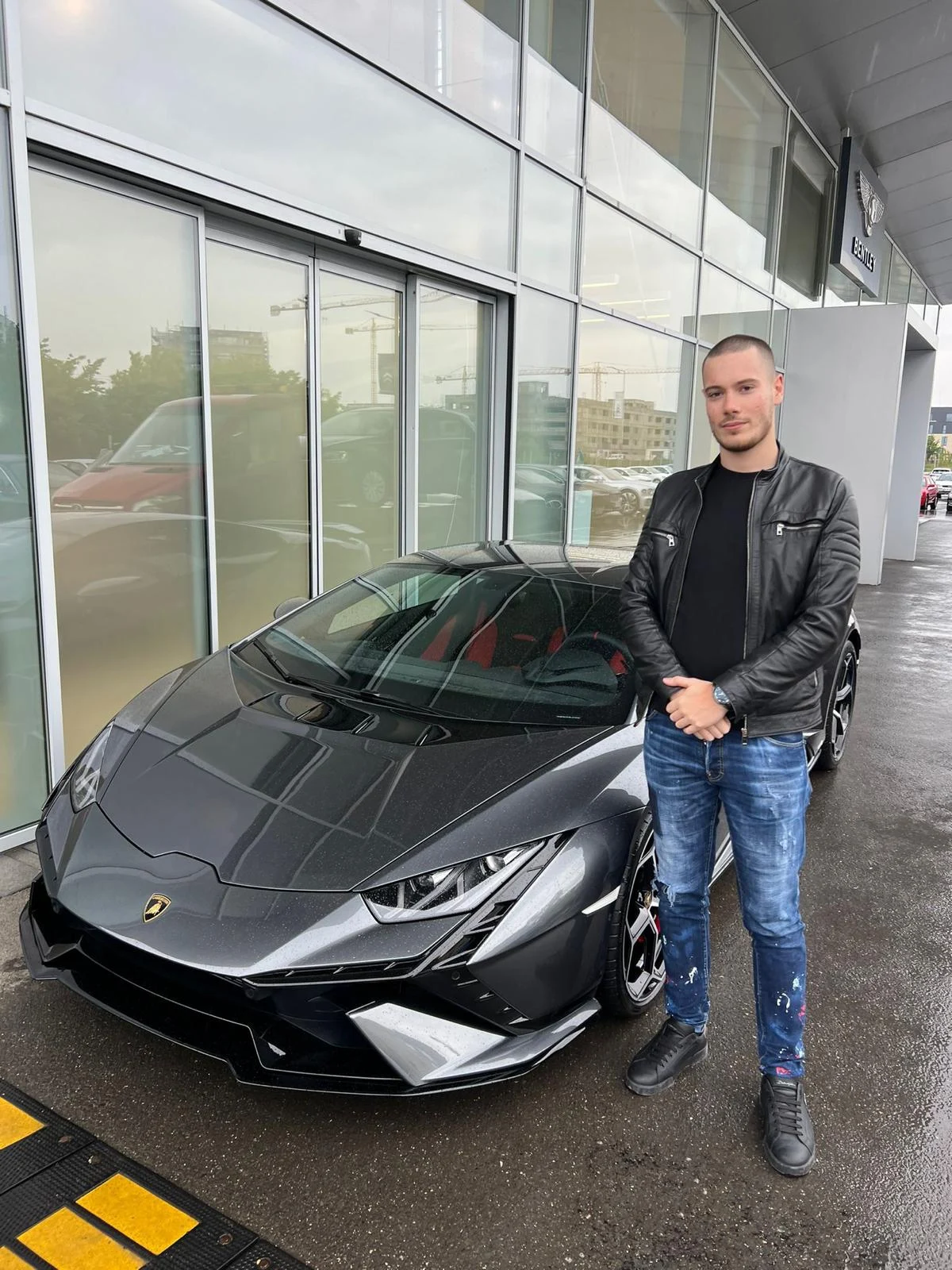 Bolizi de sute de mii de euro folosiți de fiul procurorului Gigi Valentin Ștefan, anchetat într-un dosar de trafic de influență