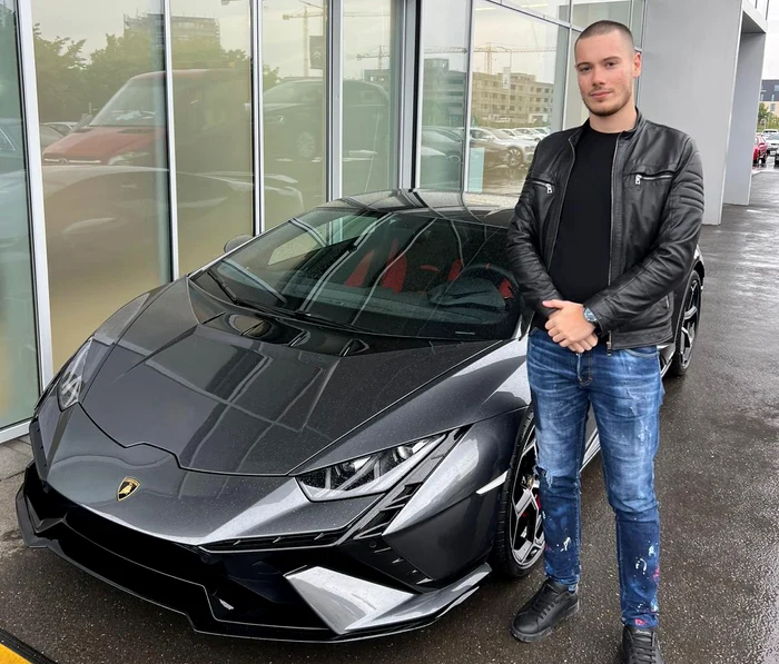 David Ștefan, lângă unul dintre bolizii pe care îi folosește FOTO: amator