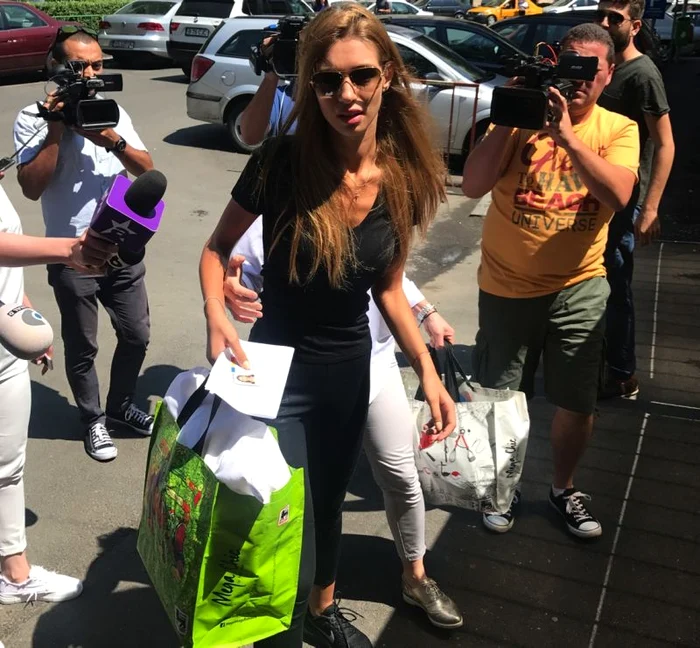 Laura Dincă şi-a vizitat iubitul şi i-a dus de mâncare în arestfoto: Mihai Ionescu