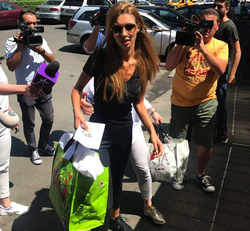 Laura Dincă şi-a vizitat iubitul şi i-a dus de mâncare în arestfoto: Mihai Ionescu