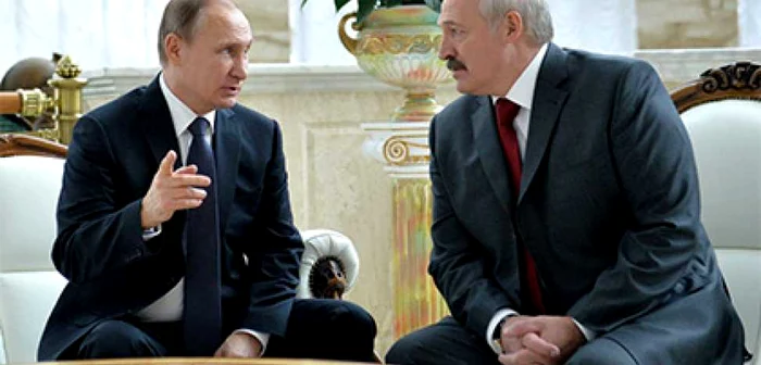 Discuţie între Vladimir Putin (stânga) şi Aleksandr Lukaşenko (dreapta) FOTO kremlin.ru
