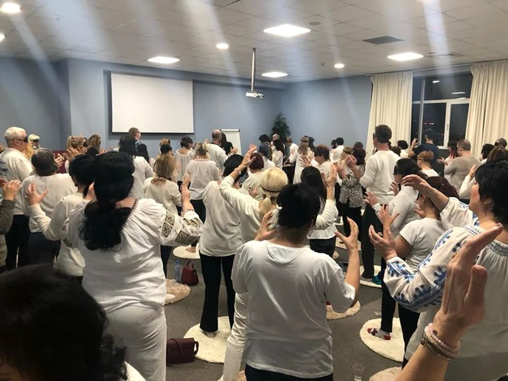 
    Dansul energetic energizează și redă celui care îl practică senzația de mulțumire și echilibru interior  