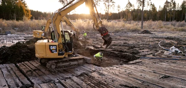 O înmormântare rară a unui câine, veche de 5.000 de ani, descoperită în Suedia (© Arkeologerna)