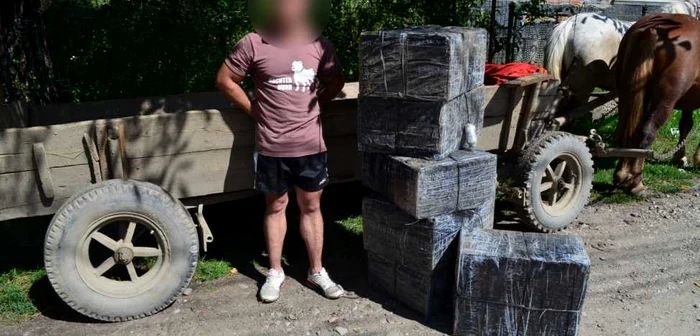 Ţigările erau ascunse sub nisip, în căruţă Foto. ITPF Sighet