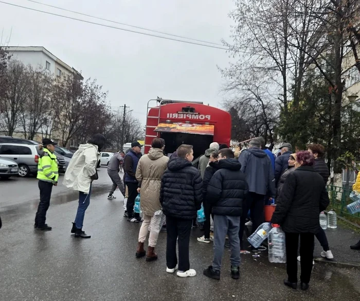 Coadă la apă la Câmpina FOTO: Facebook/Irina Nistor