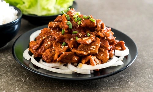 Tocanita asiatica cu friptura de porc  Sursa foto shutterstock 704799211 jpg