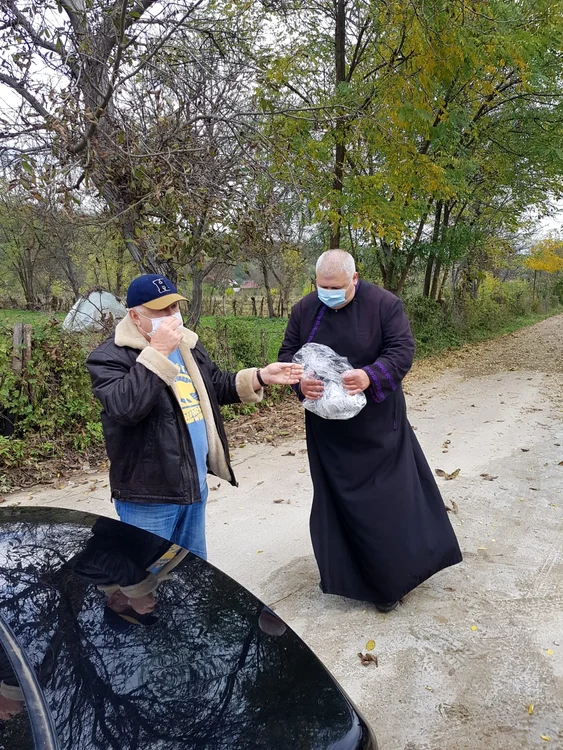 Cornel Tăbăcaru a împărțit măști textile