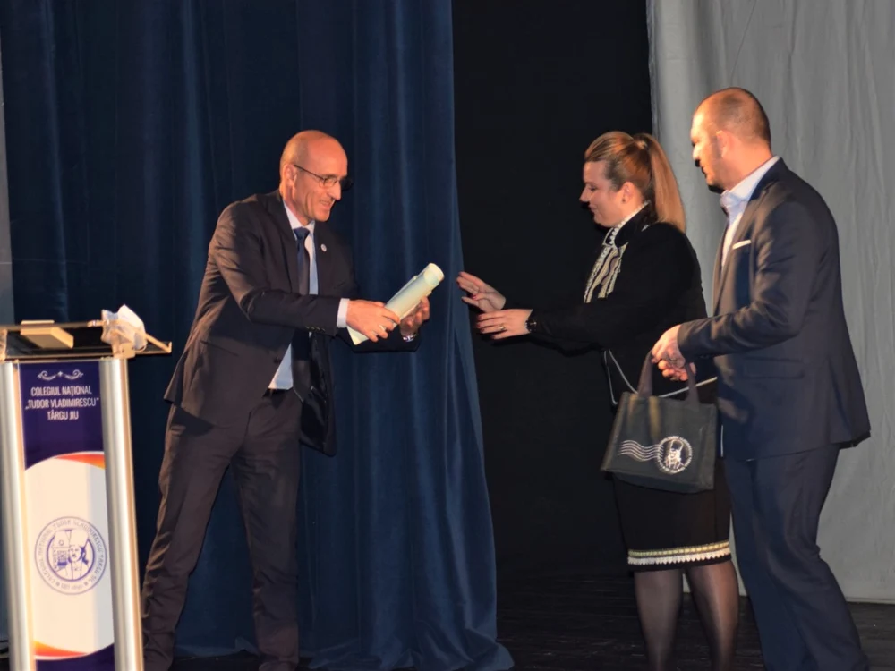 Colegiul Naţional „Tudor Vladimirescu“ a primit o distincţie din partea Preşedinţiei Foto: CNTV