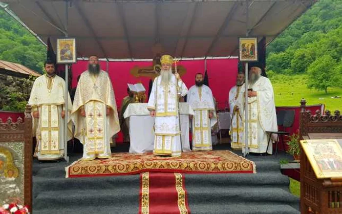 Hram la Mănăstirea Topolniţa FOTO Episcopia Severinului şi Strehaiei