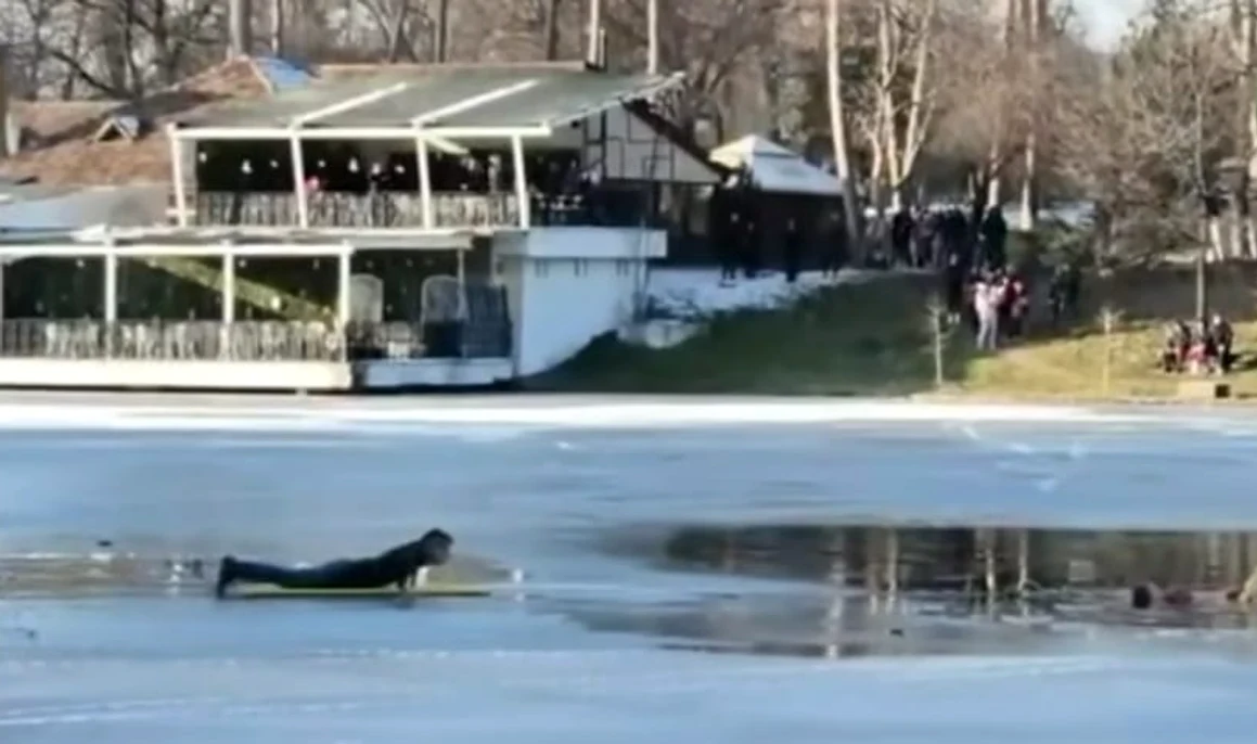 Momentul salvării fetiței FOTO: Captură video