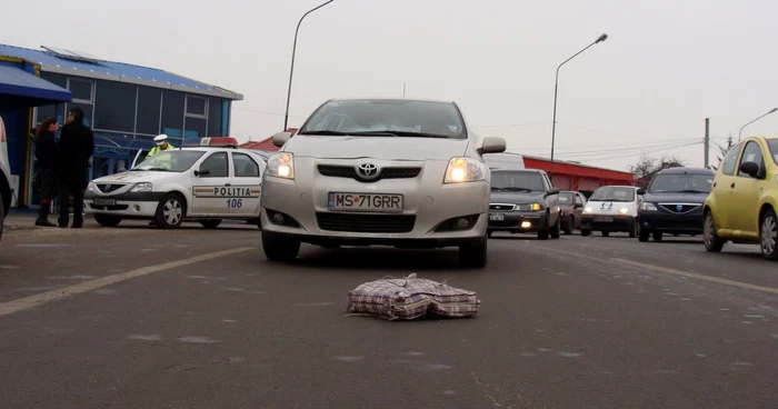 Maşina l-a lovit în plin