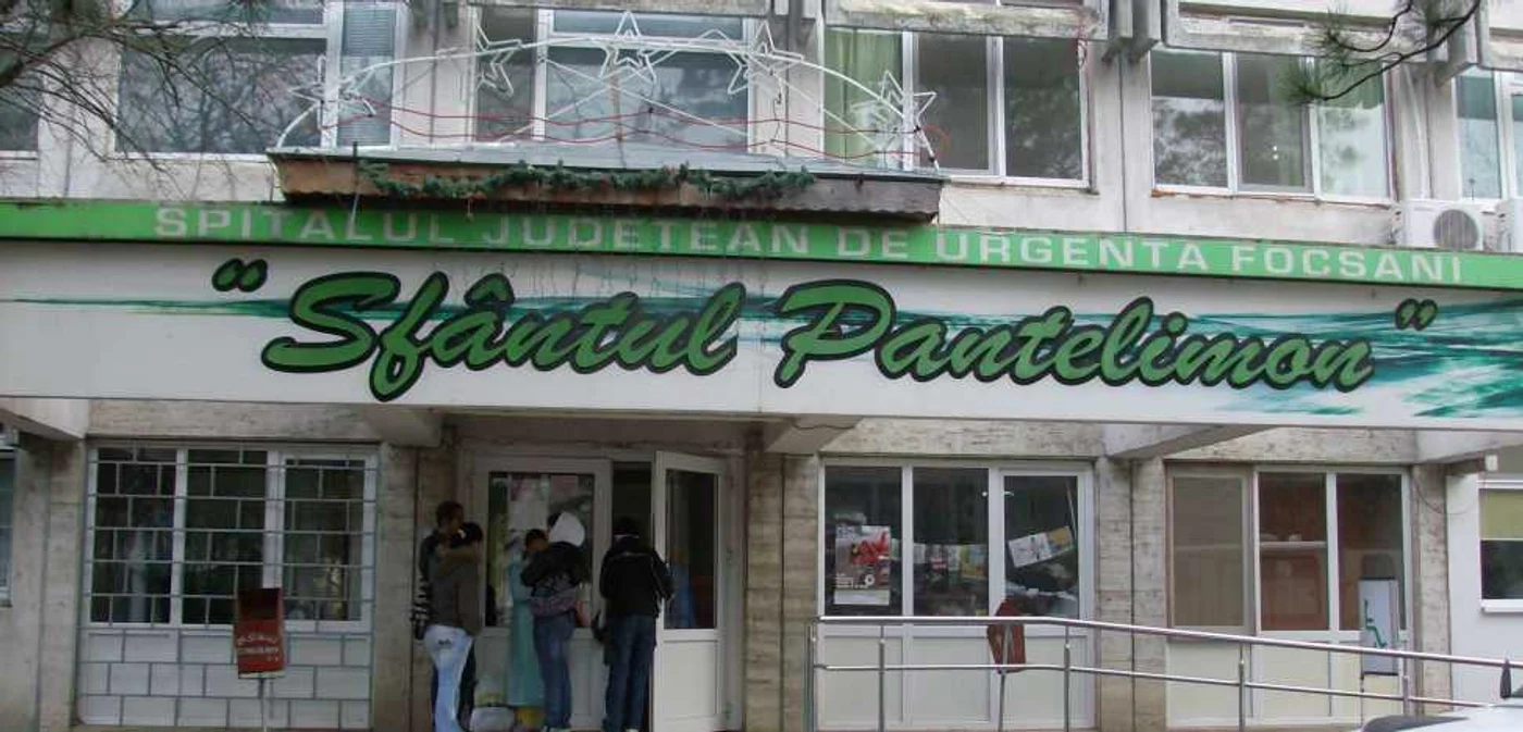 Tânărul se află internat la secţia de Psihiatrie a Spitalului Judeţean