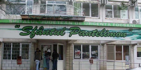 Tânărul se află internat la secţia de Psihiatrie a Spitalului Judeţean