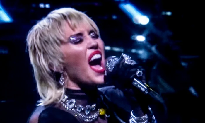9 miley cyrus tinuta transparenta 7 jpg jpeg