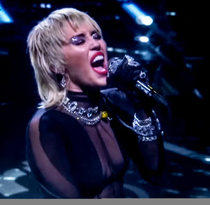 9 miley cyrus tinuta transparenta 7 jpg jpeg