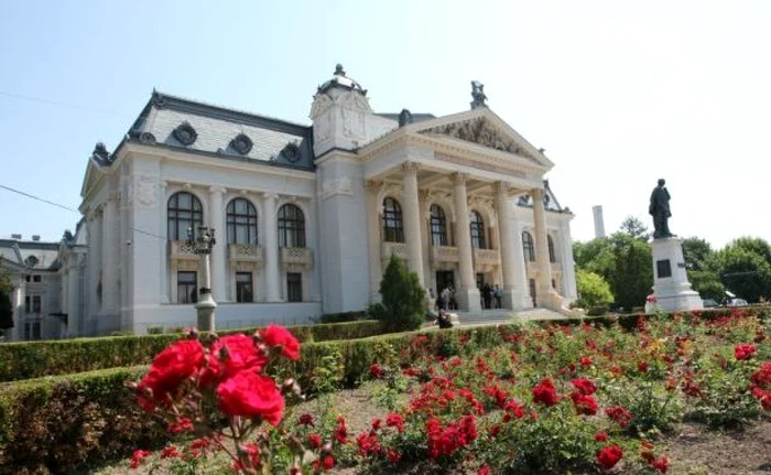 Opera Naţională Iaşi începe programul de transmisiuni online cu „Indiile galante”, astăzi, 16 Martie, de la ora 18:30.