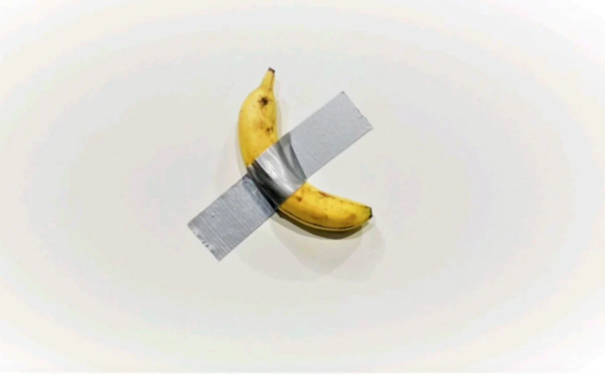 Artistul a folosit o banană cumpărată de la un supermarket din Miami FOTO captură You Tube hello Tv