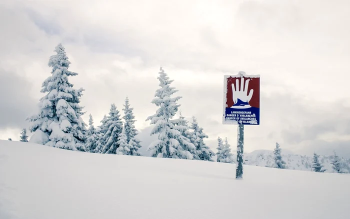 Semnele care indică riscul de avalanșă în munți. Le ce trebuie să fie atenți turiștii care pășesc pe zăpadă