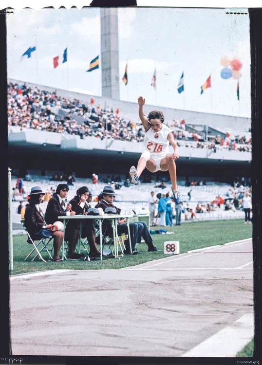 Viorica Viscopoleanu şi o săritură care va intra în istorie – la Ciudad de Mexico,  sportiva din România a doborât recordul mondial şi a câştigat aurul olimpic