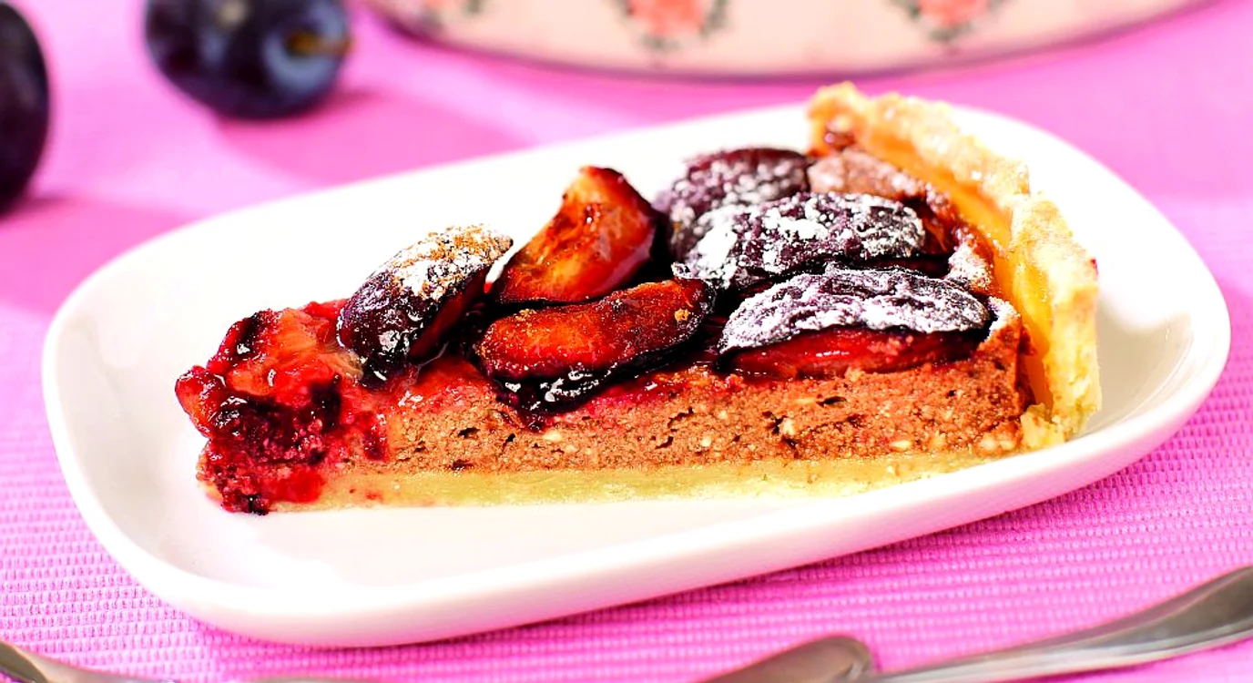 tarta cu prune si gris jpeg