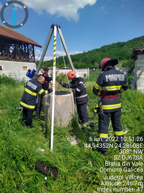 Fântâna de 11 metri adâncime în care s-a aruncat o femeie de 47 de ani din Galicea - Vâlcea Foto ISU Vâlcea
